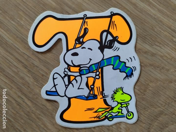 Pegatinas de colecci&oacute;n: PEGATINA ADHESIVO SNOOPY DIBUJOS COMIC letra T deporte columpio