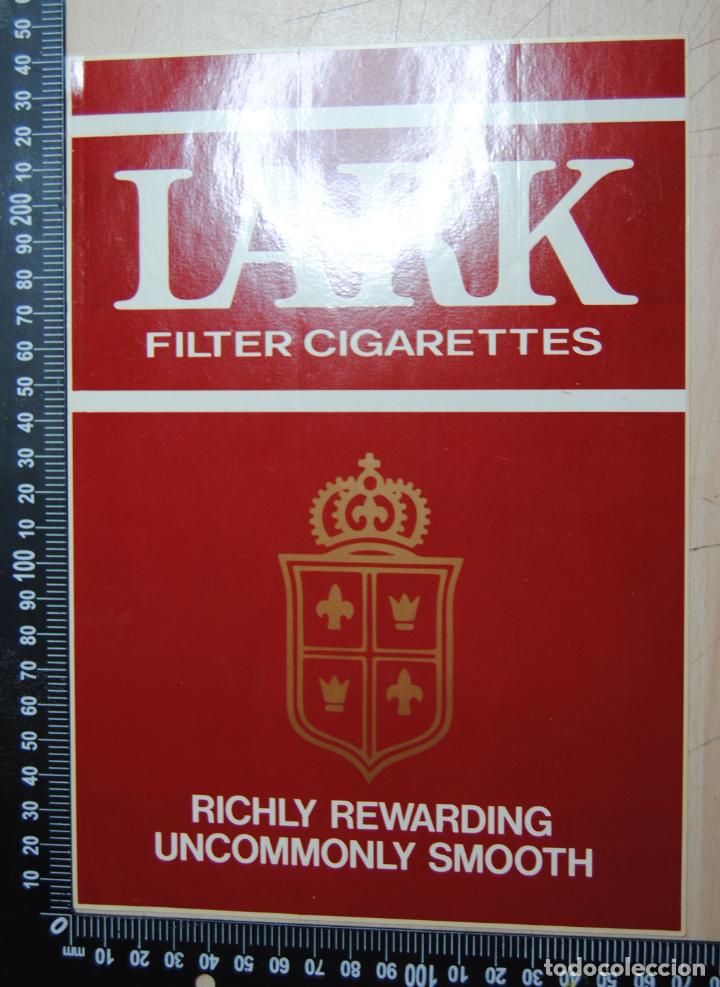 Pegatinas de colecci&oacute;n: PegatinA LARK FILTER CIGARETTES - Foto 1