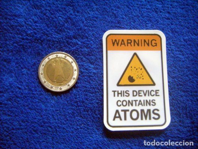 Pegatinas de colecci&oacute;n: PEGATINA WARNING DEVICE CONTAINS ATOMS NERD GEEK INTERNET DESARROLLADOR WEB LENGUAJE PROGRAMACION