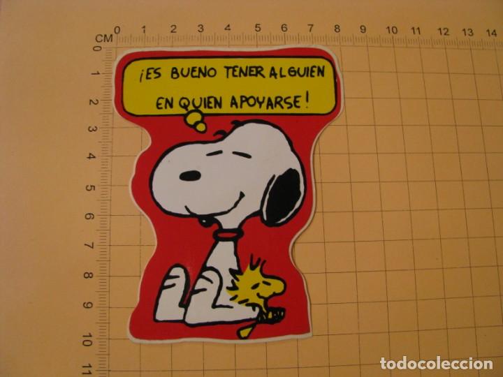 Pegatinas de colecci&oacute;n: PEGATINA DE SNOOPY. &iexcl;ES BUENO TENER ALGUIEN EN QUIEN APOYARSE. 1986.