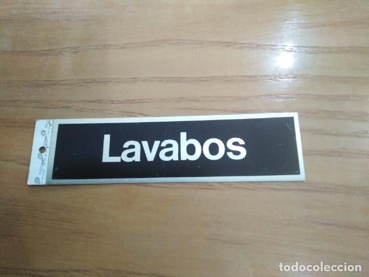 Autocolantes de cole&ccedil;&atilde;o: Se&ntilde;al de - Lavabos ( Met&aacute;lica y Adhesiva) - 16,5 x 4,5 cm