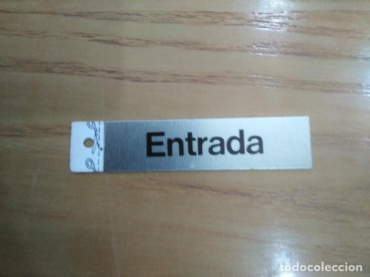 Autocolantes de cole&ccedil;&atilde;o: Se&ntilde;al de - Entrada ( Met&aacute;lica y Adhesiva) - 8,00 x 2,00 cm