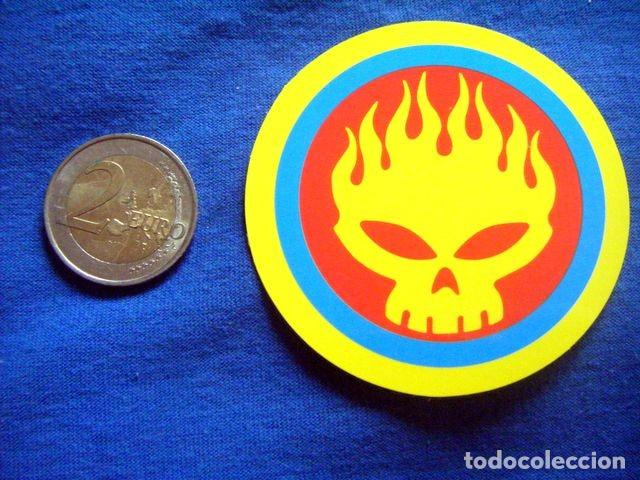 Sammlung von Aufklebern: PEGATINA THE OFFSPRING CALAVERA ARDIENDO PEQUE&Ntilde;A AMARILLA SMASH STICKER