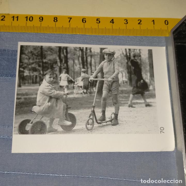 Collection stickers: PEGATINA CROMO ADHESIVO - TROQUELADA - triciclo y patinete, ni&ntilde;os jugando