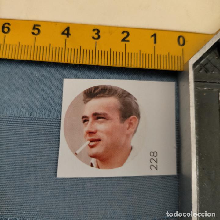 Pegatinas de colecci&oacute;n: PEGATINA CROMO ADHESIVO - TROQUELADA - cine james deam