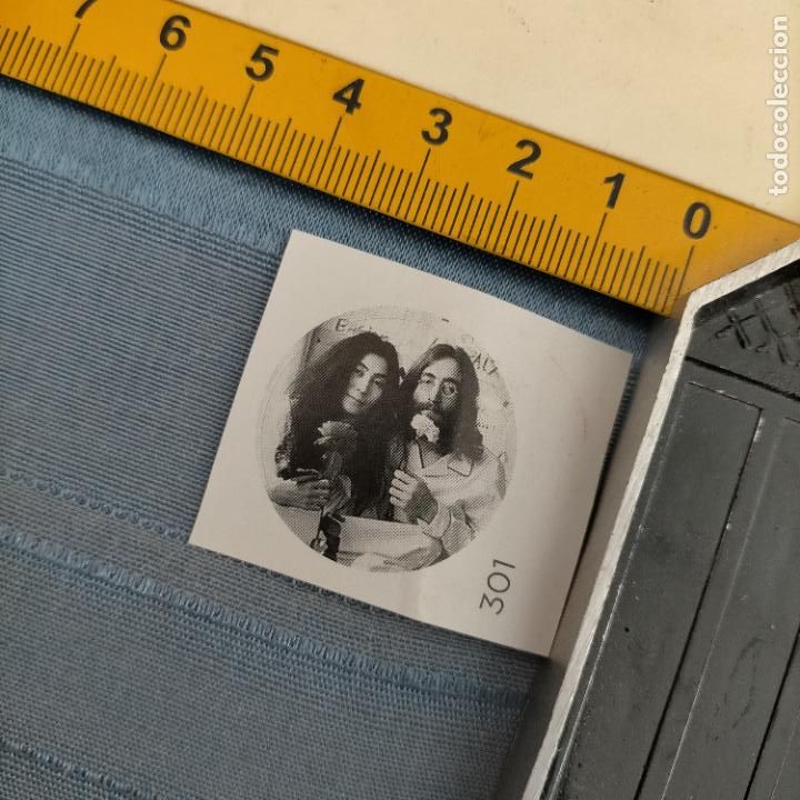 Adesivi di collezione: PEGATINA CROMO ADHESIVO - TROQUELADA - COMPONENTE DEL LOS THE BEATLES JOHN LENNON Y YOKO ONO