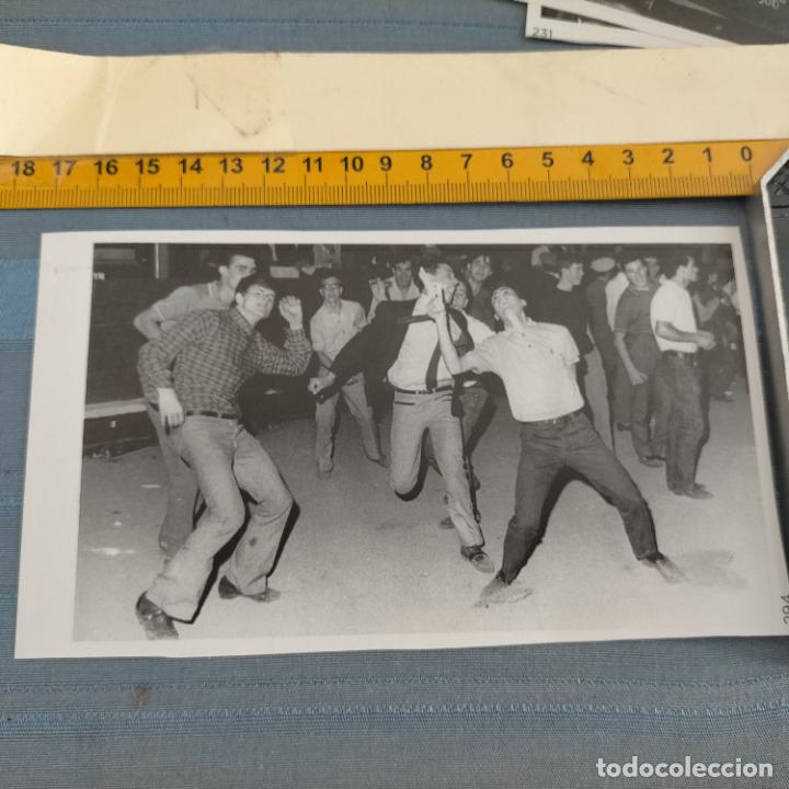 Adesivi di collezione: PEGATINA CROMO ADHESIVO - TROQUELADA - BEATLEMANIA JOVENES BAILANDO THE BEATLES CONCIERTO MADRID 65