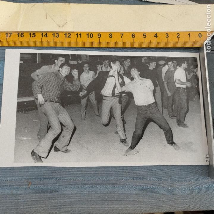 Adesivi di collezione: PEGATINA CROMO ADHESIVO - TROQUELADA - BEATLEMANIA JOVENES BAILANDO THE BEATLES CONCIERTO MADRID 65