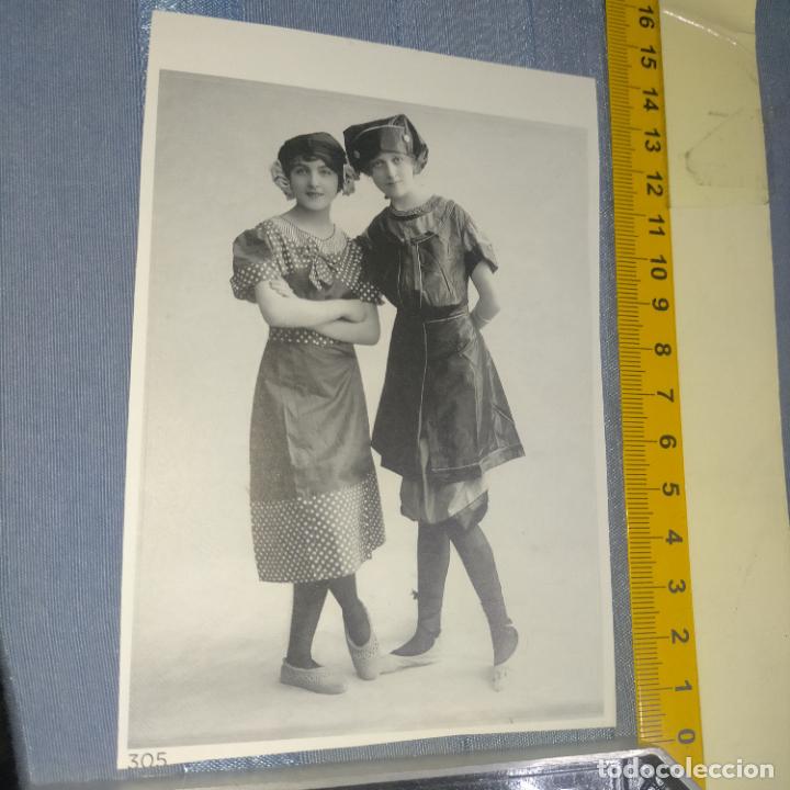 Pegatinas de colecci&oacute;n: PEGATINA CROMO ADHESIVO - TROQUELADA - ba&ntilde;adores incomodisimos moda mujer principio siglo xx