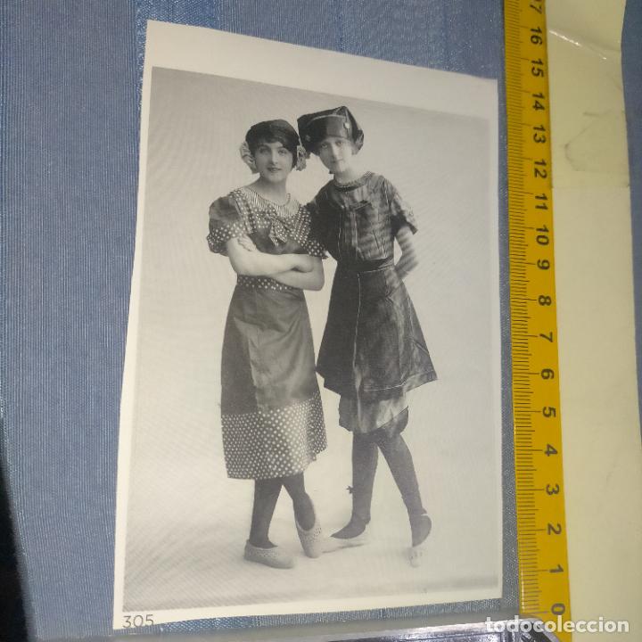Pegatinas de colecci&oacute;n: PEGATINA CROMO ADHESIVO - TROQUELADA - ba&ntilde;adores incomodisimos moda mujer principio siglo xx