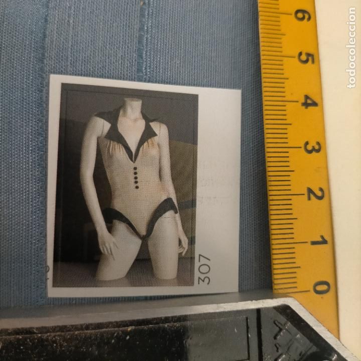 Adesivi di collezione: PEGATINA CROMO ADHESIVO - TROQUELADA - antiguo ba&ntilde;ador mujer 1980 fabricado norma kamali