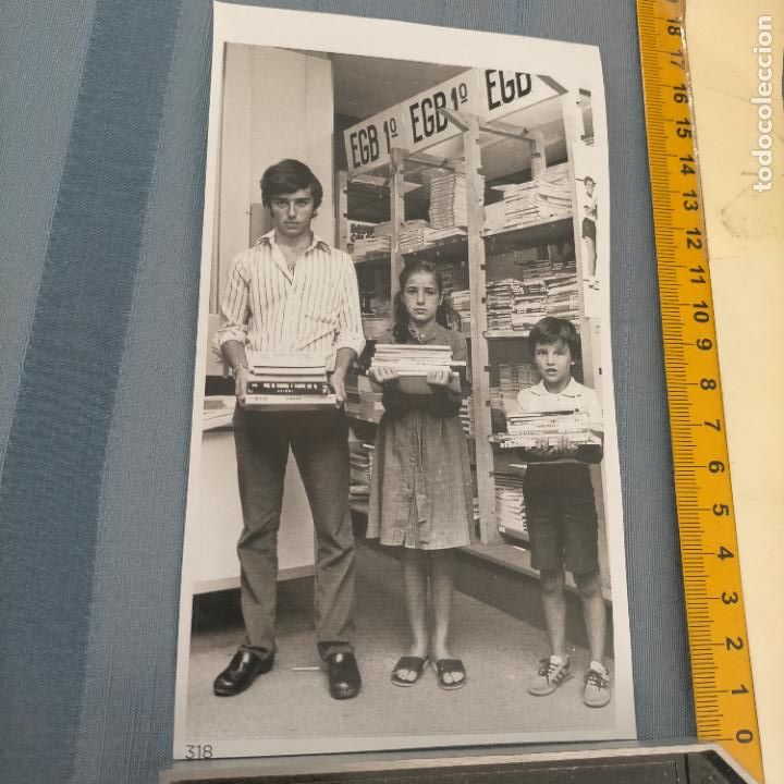 Adesivi di collezione: PEGATINA CROMO ADHESIVO - TROQUELADA - recogida de libros de egb e.g.b para empezar el curso