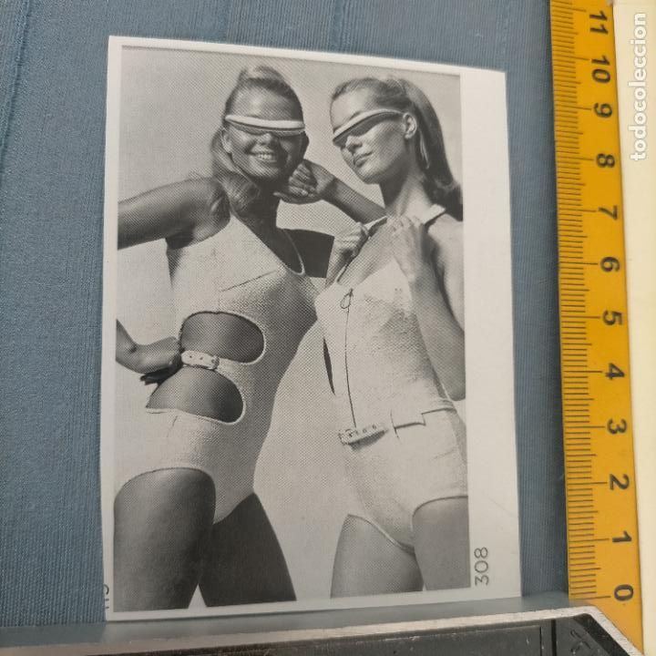 Pegatinas de colecci&oacute;n: PEGATINA CROMO ADHESIVO - TROQUELADA - moda del atrevimiento en los a&ntilde;os 60