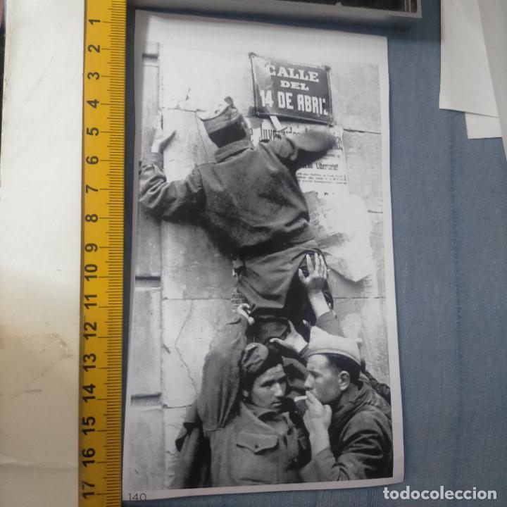 Autocolantes de cole&ccedil;&atilde;o: PEGATINA CROMO ADHESIVO - TROQUELADA - MILITAR TROPAS NACIONALES QUITAN SIMBOLO DE LA REPUBLICA .