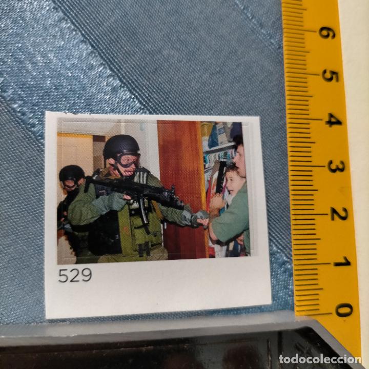 Adesivi di collezione: PEGATINA CROMO ADHESIVO - TROQUELADA - MILITAR - NI&Ntilde;O ELIAN SACADO DE CUBA ILEGALMENTE POR SU MADRE