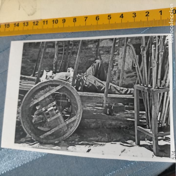 Pegatinas de colecci&oacute;n: PEGATINA CROMO ADHESIVO - TROQUELADA - VENDEDOR BASTONES DURMIENDO CAMINO DE SANTIAGO LUGO CEBREIRO