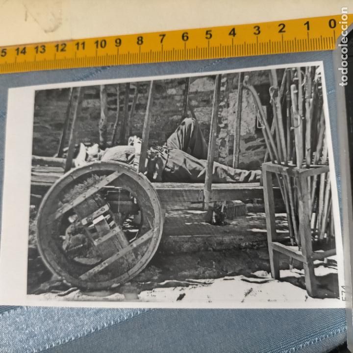 Pegatinas de colecci&oacute;n: PEGATINA CROMO ADHESIVO - TROQUELADA - VENDEDOR BASTONES DURMIENDO CAMINO DE SANTIAGO LUGO CEBREIRO