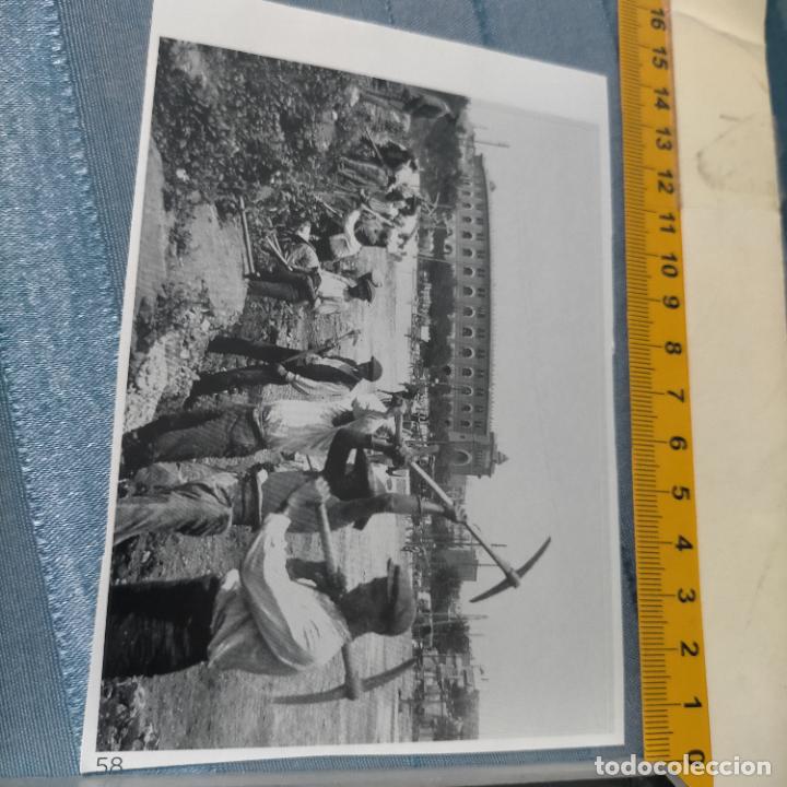 Autocollants de collection: PEGATINA CROMO ADHESIVO - TROQUELADA - OBREROS PLAZA DE LAS ARENAS MADRID PICO Y PALA