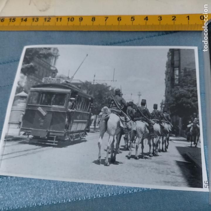 Pegatinas de colecci&oacute;n: PEGATINA CROMO ADHESIVO - TROQUELADA - huelga 1917 apedrean un tranvia sale patrulla caballeria