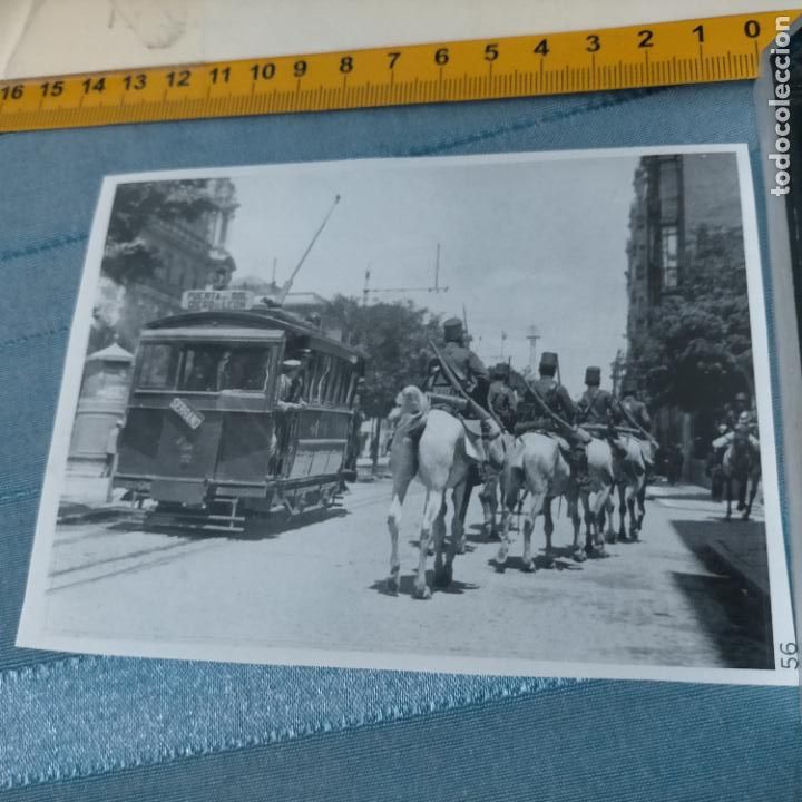 Pegatinas de colecci&oacute;n: PEGATINA CROMO ADHESIVO - TROQUELADA - huelga 1917 apedrean un tranvia sale patrulla caballeria