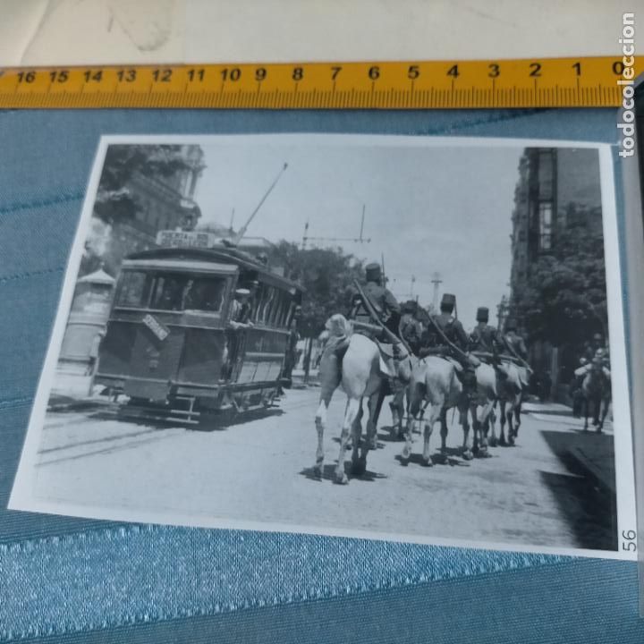 Pegatinas de colecci&oacute;n: PEGATINA CROMO ADHESIVO - TROQUELADA - huelga 1917 apedrean un tranvia sale patrulla caballeria