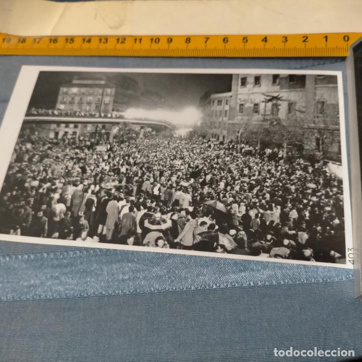 Autocollants de collection: PEGATINA CROMO ADHESIVO - TROQUELADA - manifestacion por la democracia y la constitucion 24f 1981
