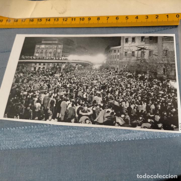 Autocollants de collection: PEGATINA CROMO ADHESIVO - TROQUELADA - manifestacion por la democracia y la constitucion 24f 1981