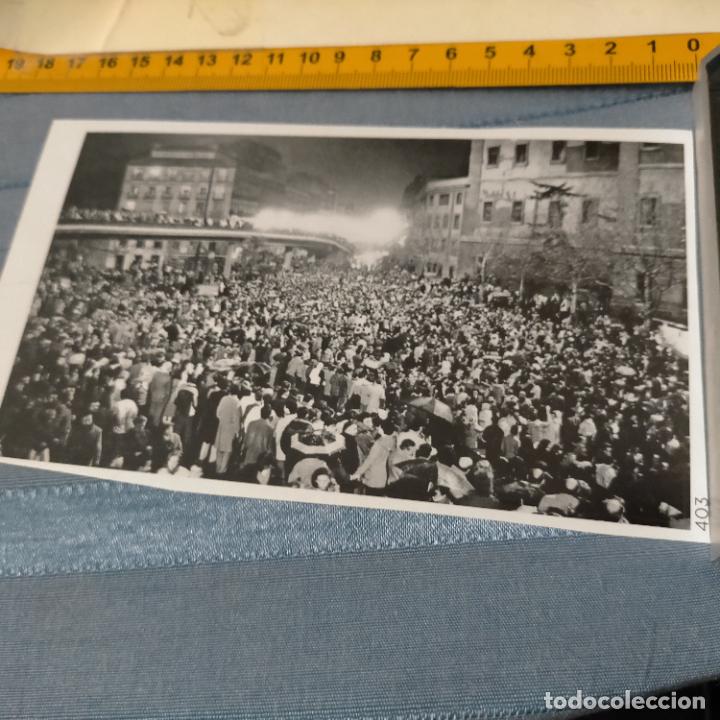 Autocollants de collection: PEGATINA CROMO ADHESIVO - TROQUELADA - manifestacion por la democracia y la constitucion 24f 1981