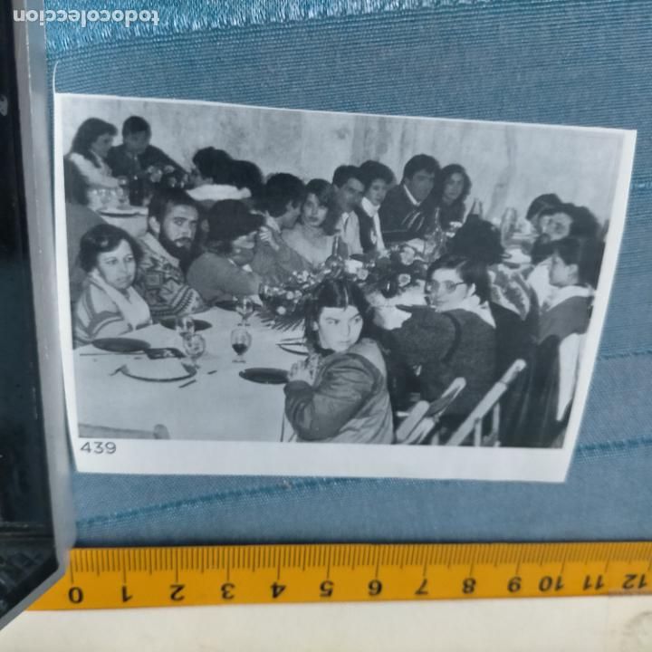 Autocollants de collection: PEGATINA CROMO ADHESIVO - TROQUELADA - solteros de pirineo buscan esposa caravana de mujeres