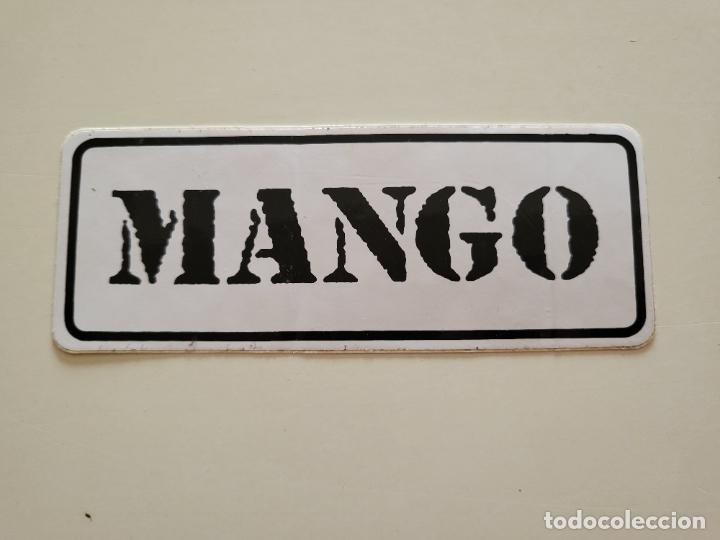 Autocollants de collection: PEGATINA ADHESIVO MARCA ROPA MANGO
