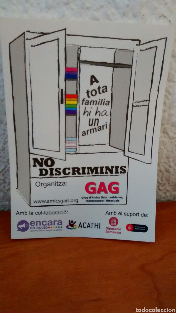 Pegatinas de colecci&oacute;n: PEGATINA A TOTA LA FAMILIA HI HA UN ARMARI NO DISTRIMINIS. GAG