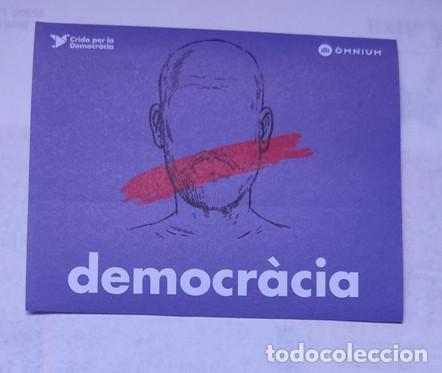 Pegatinas de colecci&oacute;n: ADHESIVO. PEGATINA DEMOCRACIA. CRIDA PER LA DEMOCRACIA. OMNIUM. CATALUNYA. POLITICA. COLOR LILA.