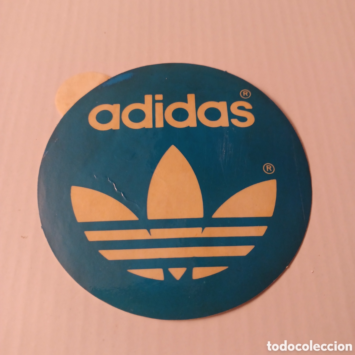 Pegatinas de colecci&oacute;n: Pegatina Adhesivo a&ntilde;os 80 publicidad prendas deportivas Adidas 9 cm diametro