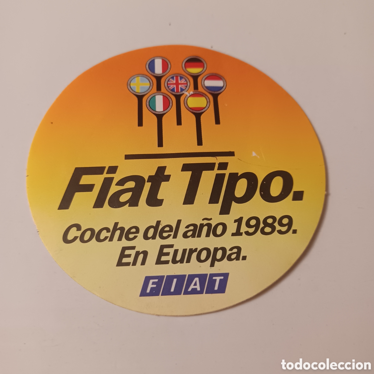 Pegatinas de colecci&oacute;n: Pegatina Adhesivo a&ntilde;o 1988 coche del a&ntilde;o en Europa Fiat Tipo de 8 cm diametro