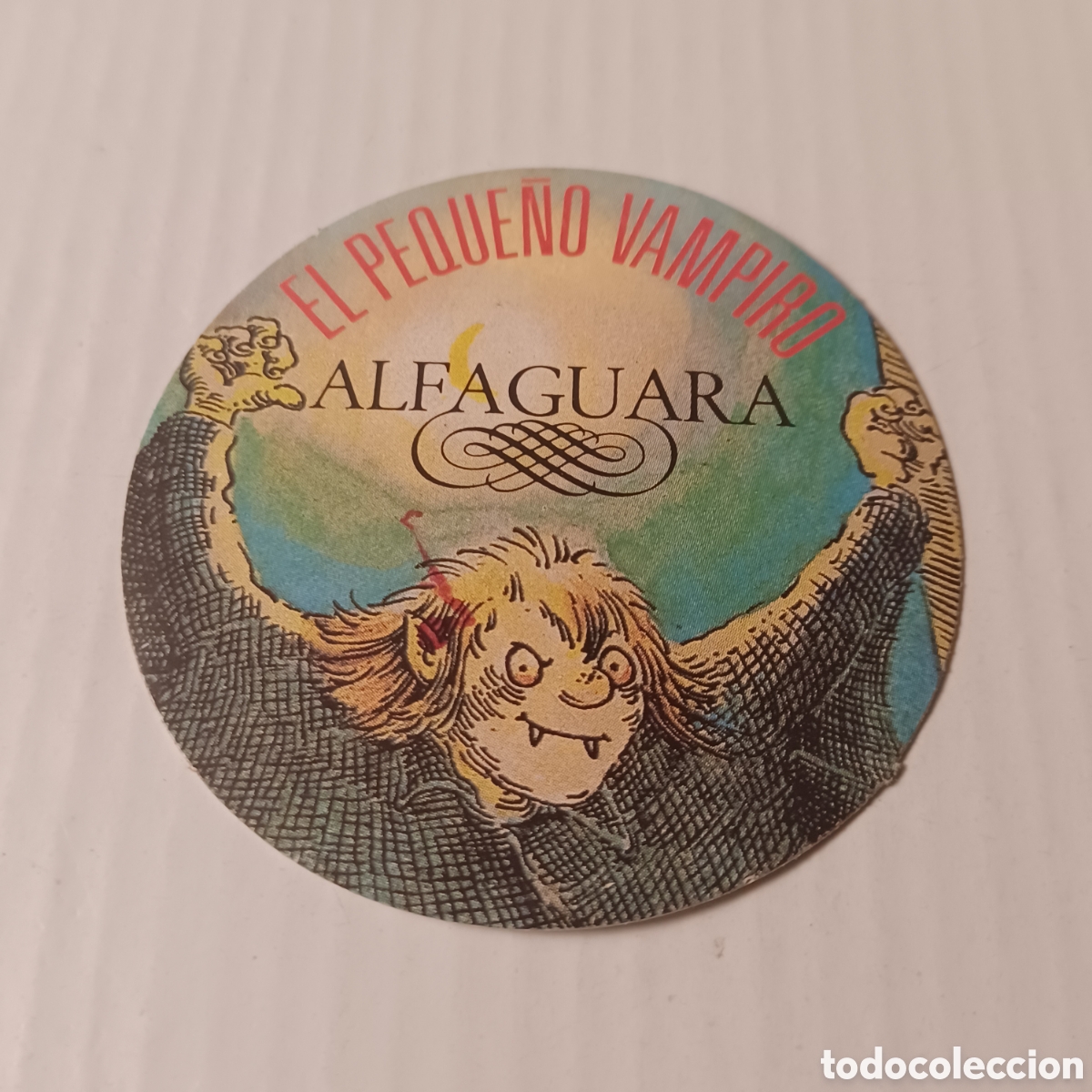 Pegatinas de colecci&oacute;n: Pegatina Adhesivo Alfaguara El Peque&ntilde;o Vampiro 7 cm diametro