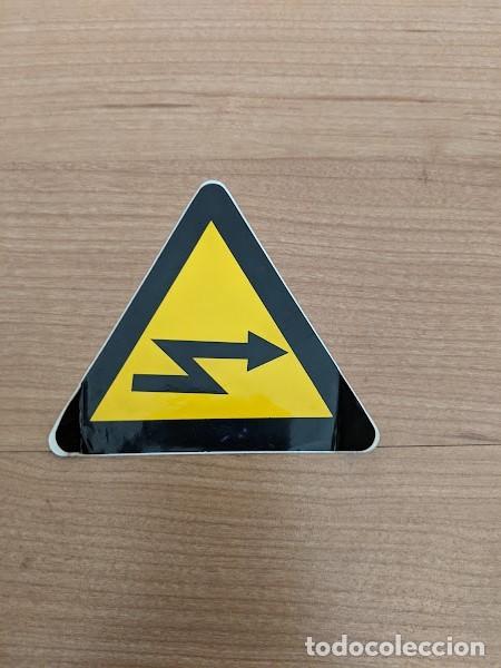 Sammlung von Aufklebern: PEGATINA TRI&Aacute;NGULO FLECHA
