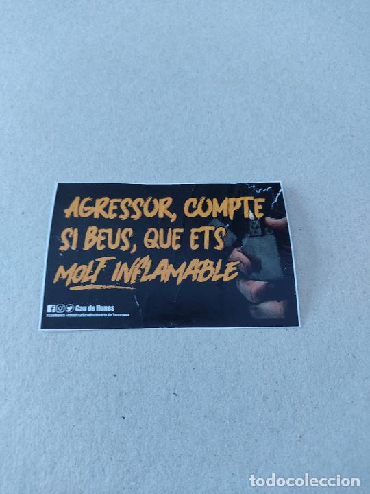 Adesivi di collezione: PEGATINA POLITICA CAU DE LLUNES TARRAGONA AGRESSOR, COMPTE SI BEUS, QUE ETS MOLT INFLAMABLE