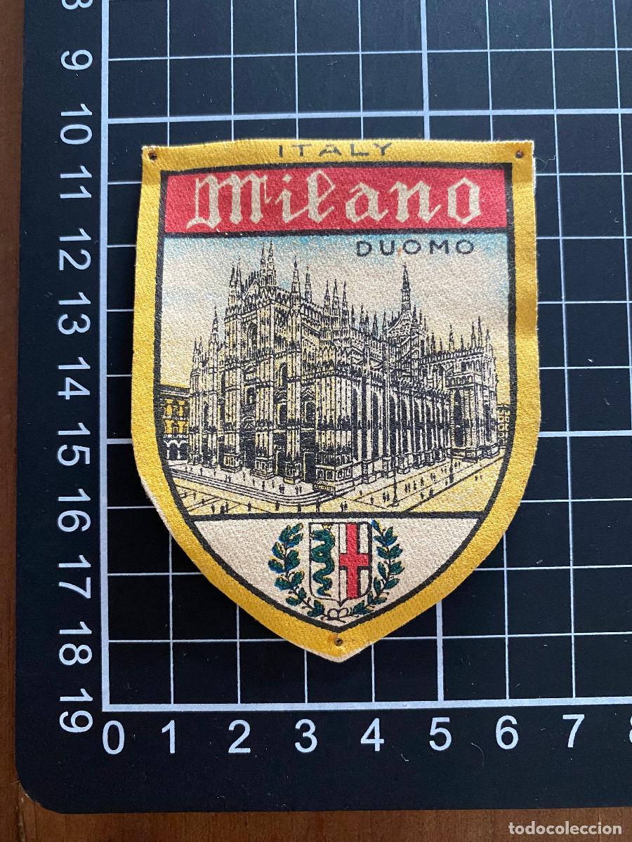 Pegatinas de colecci&oacute;n: ANTIGUA PEGATINA ESCUDO SOUVENIR CON PEQUE&Ntilde;OS AGUJERO VER FOTO MILANO ITALIA DUOMOTIPO TELA PARCHE