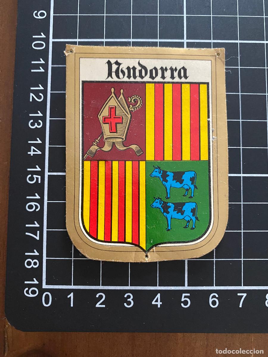 Autocolantes de cole&ccedil;&atilde;o: ANTIGUA PEGATINA ESCUDO SOUVENIR CON PEQUE&Ntilde;OS AGUJEROS, VER FOTOS, ANDORRA