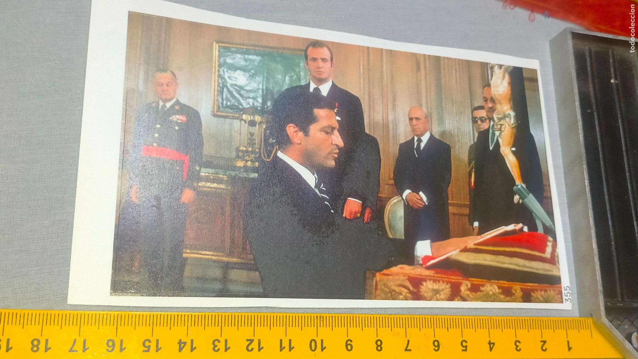 Collection stickers: PEGATINA CROMO ADHESIVO - TROQUELADA - pol&iacute;tica Adolfo Su&aacute;rez jura rey de Espa&ntilde;a.