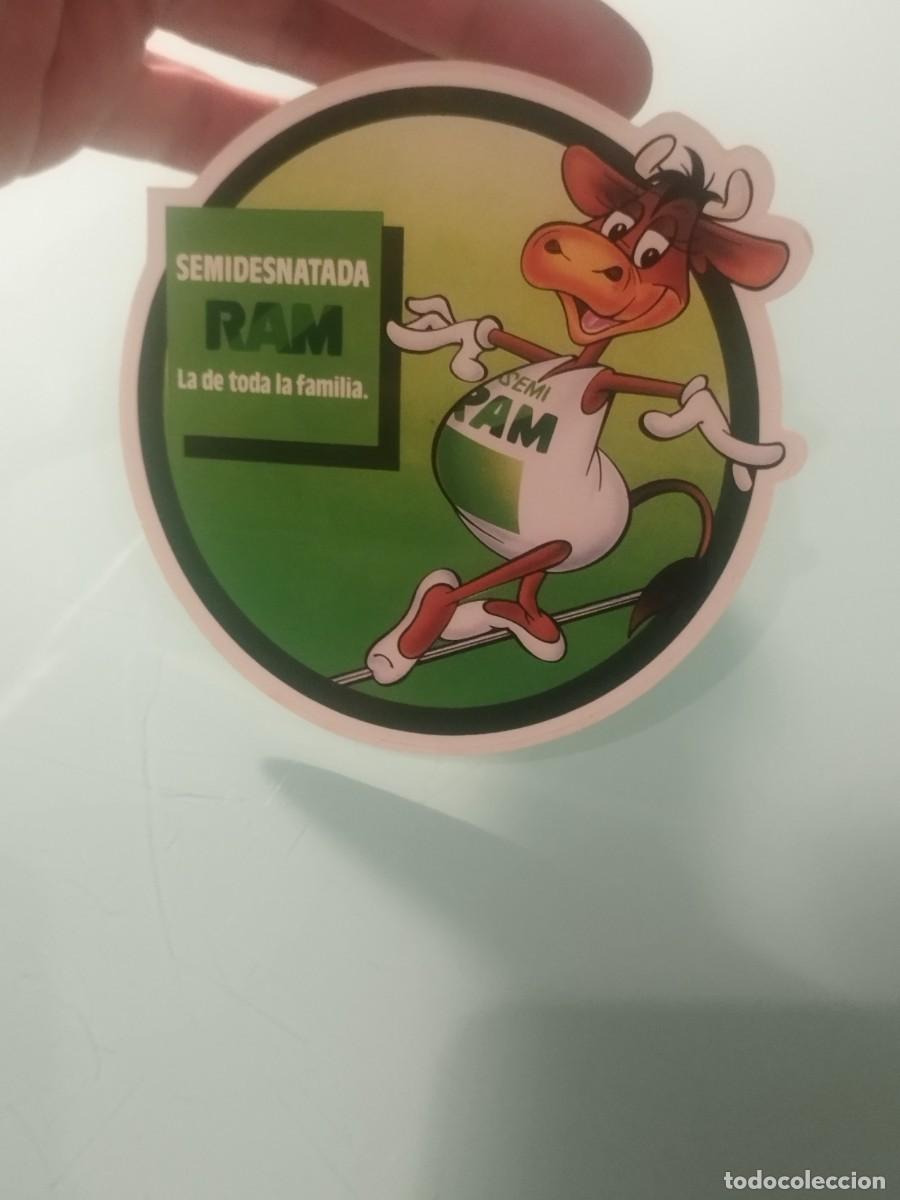 Pegatinas de colecci&oacute;n: Pegatina adhesivo publicidad RAM, leche semidesnatada. La de toda la familia.