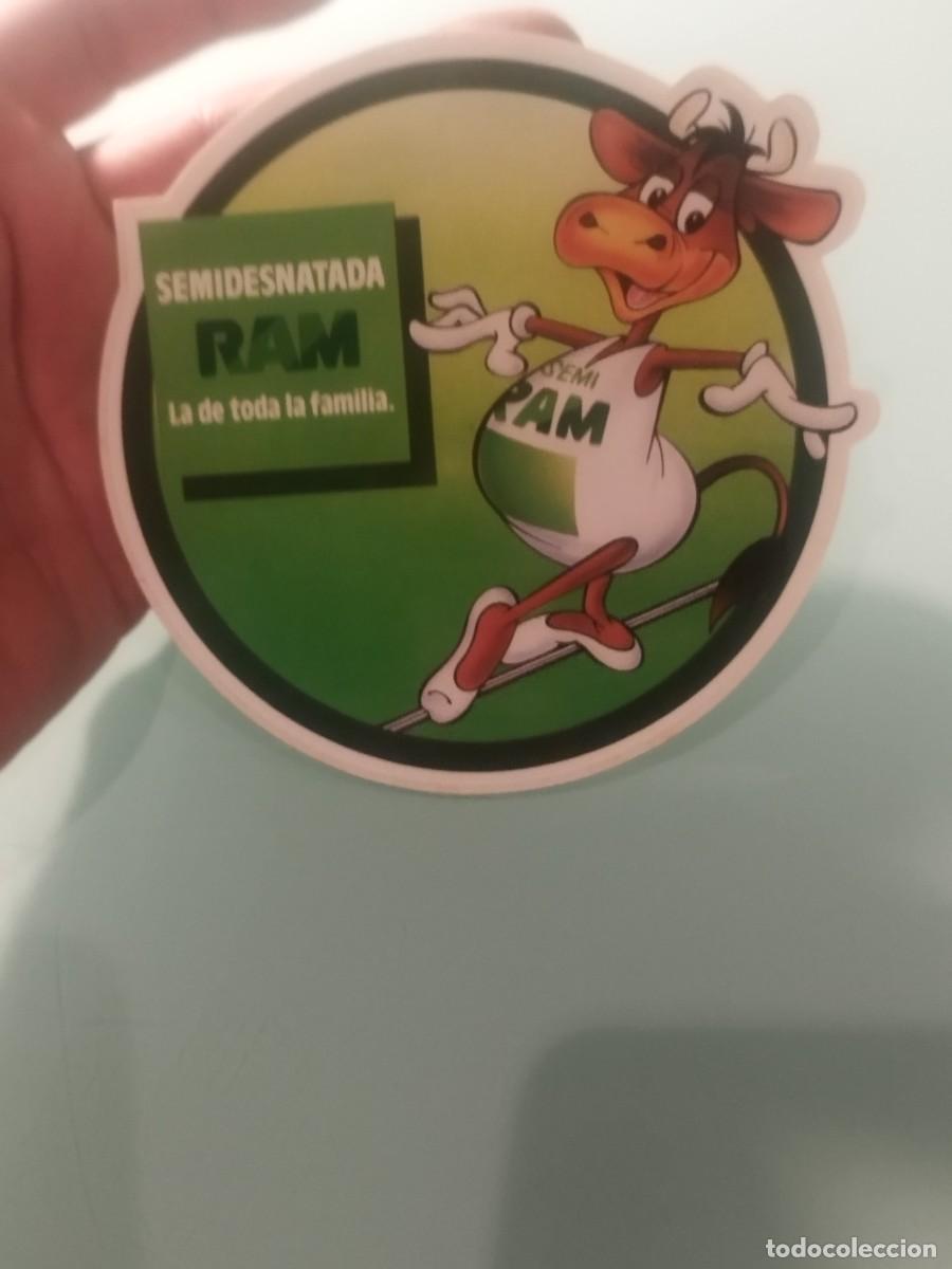 Pegatinas de colecci&oacute;n: Pegatina adhesivo publicidad RAM, leche semidesnatada. La de toda la familia.