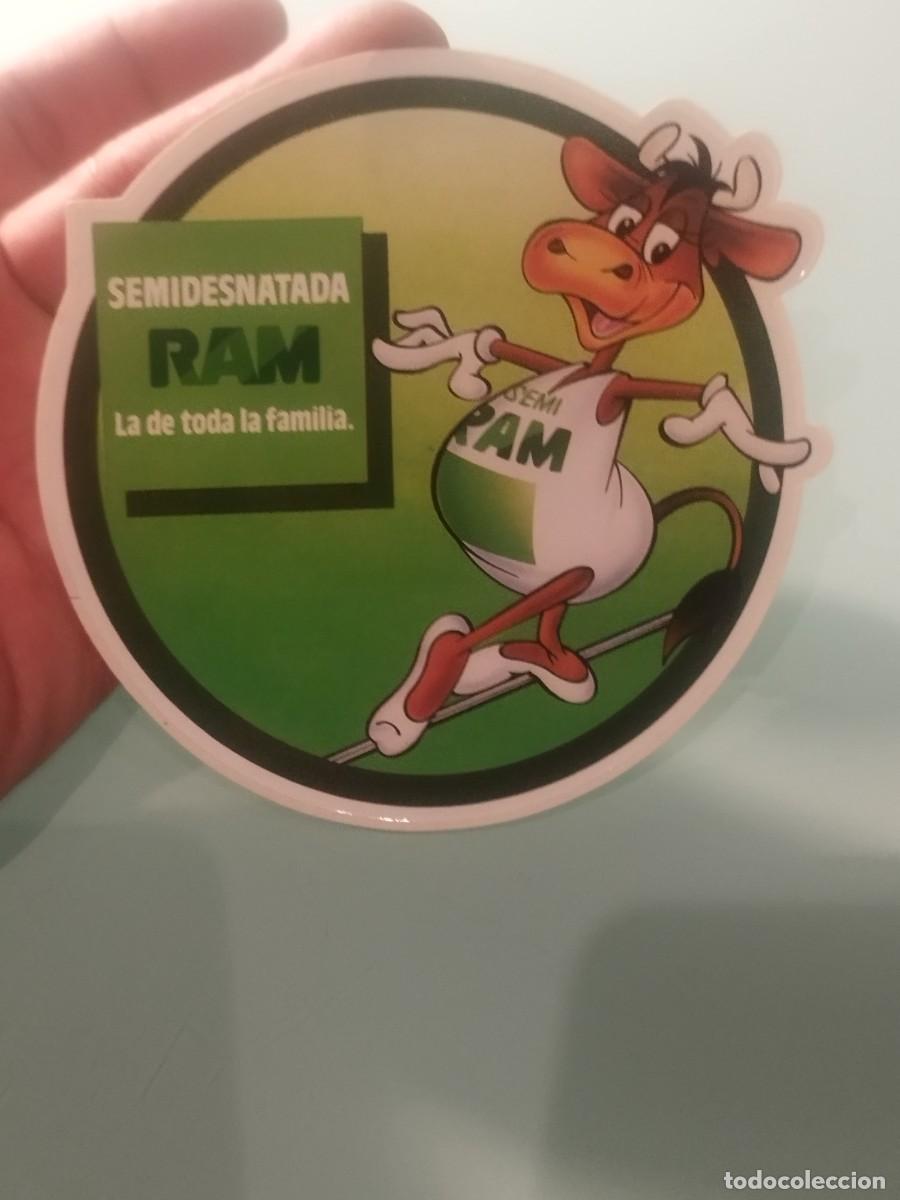 Pegatinas de colecci&oacute;n: Pegatina adhesivo publicidad RAM, leche semidesnatada. La de toda la familia.