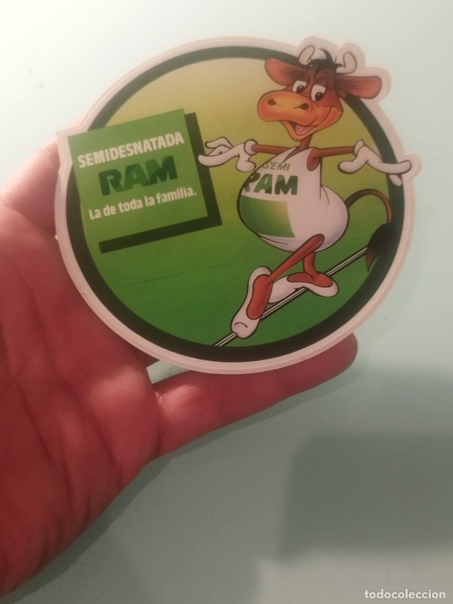 Pegatinas de colecci&oacute;n: Pegatina adhesivo publicidad RAM, leche semidesnatada. La de toda la familia.