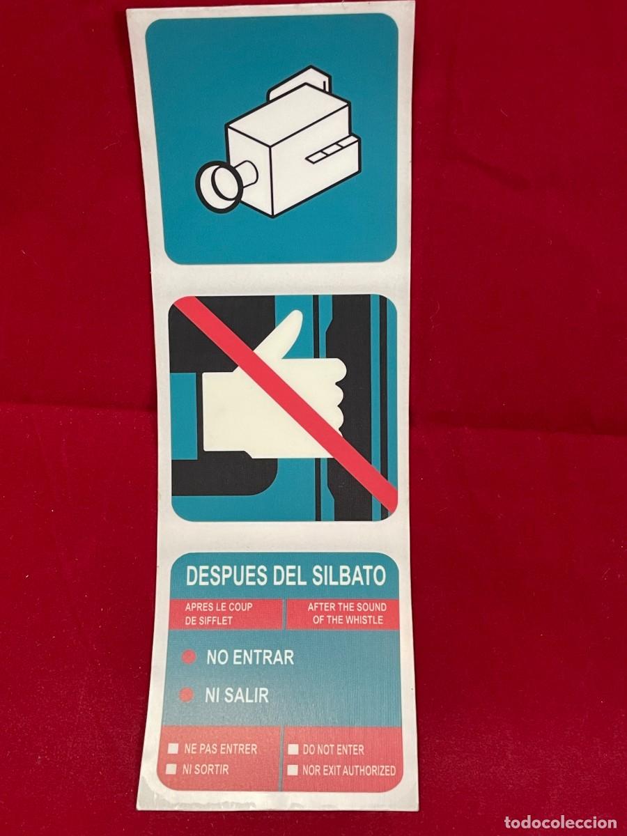 Pegatinas de colecci&oacute;n: Lote 3 Pegatinas Metro de Madrid - Se&ntilde;alizaci&oacute;n Puertas y Cristales - 2026 - Sin Uso - 8x8 cm