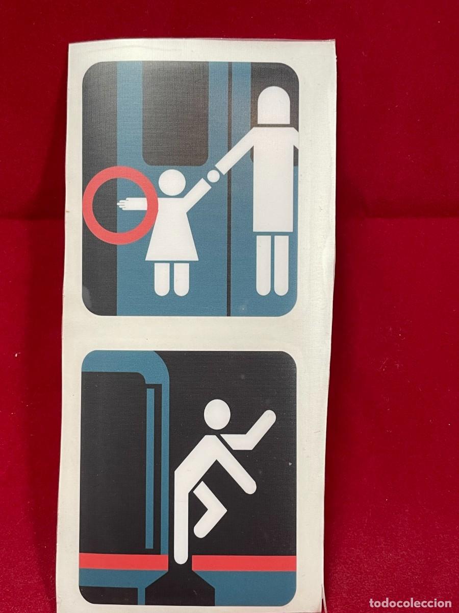 Pegatinas de colecci&oacute;n: Lote 2 Pegatinas Cristal Metro de Madrid - Se&ntilde;alizaci&oacute;n Vag&oacute;n - 2026 - Sin Uso - 7,5x6,5 cm