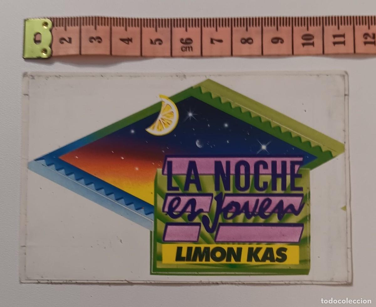 Pegatinas de colecci&oacute;n: ANTIGUA PEGATINA ADHESIVO PUBLICIDAD LA NOCHE ES JOVEN LIMON KAS A&Ntilde;OS 80 NUNCA PEGADA