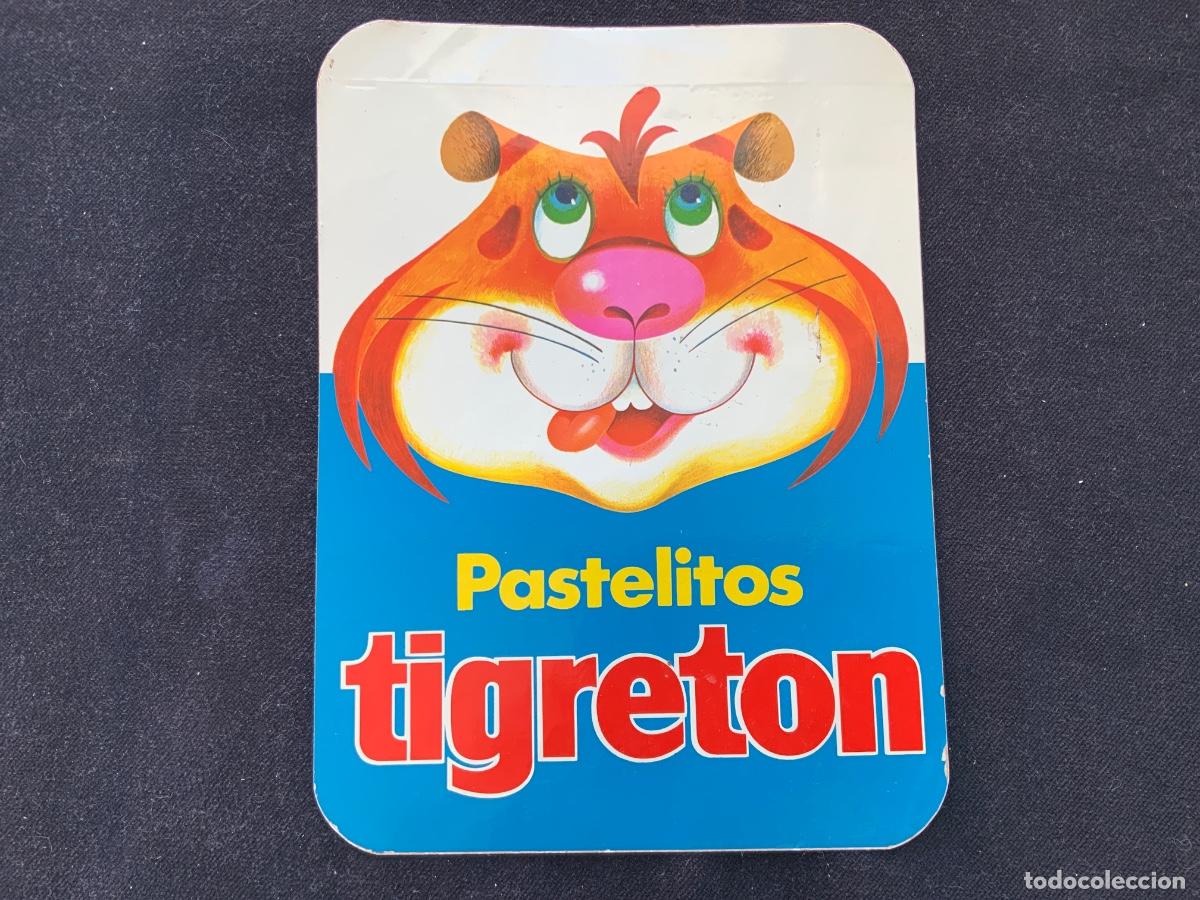 Pegatinas de colecci&oacute;n: Antigua pegatina promoci&oacute;n escaparate de tienda o comercio, Pastelitos tigreton. 22x16,2cm.