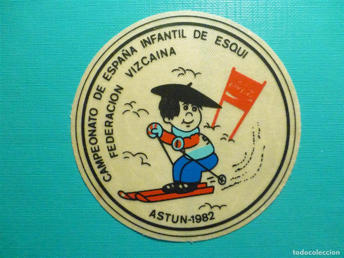 Pegatinas de colecci&oacute;n: Pegatina Monta&ntilde;a, Ski, Federaci&oacute;n Vizcaina - Astun 1982 - Campeonato Infantil Esqu&iacute; Espa&ntilde;a - 8 cm.