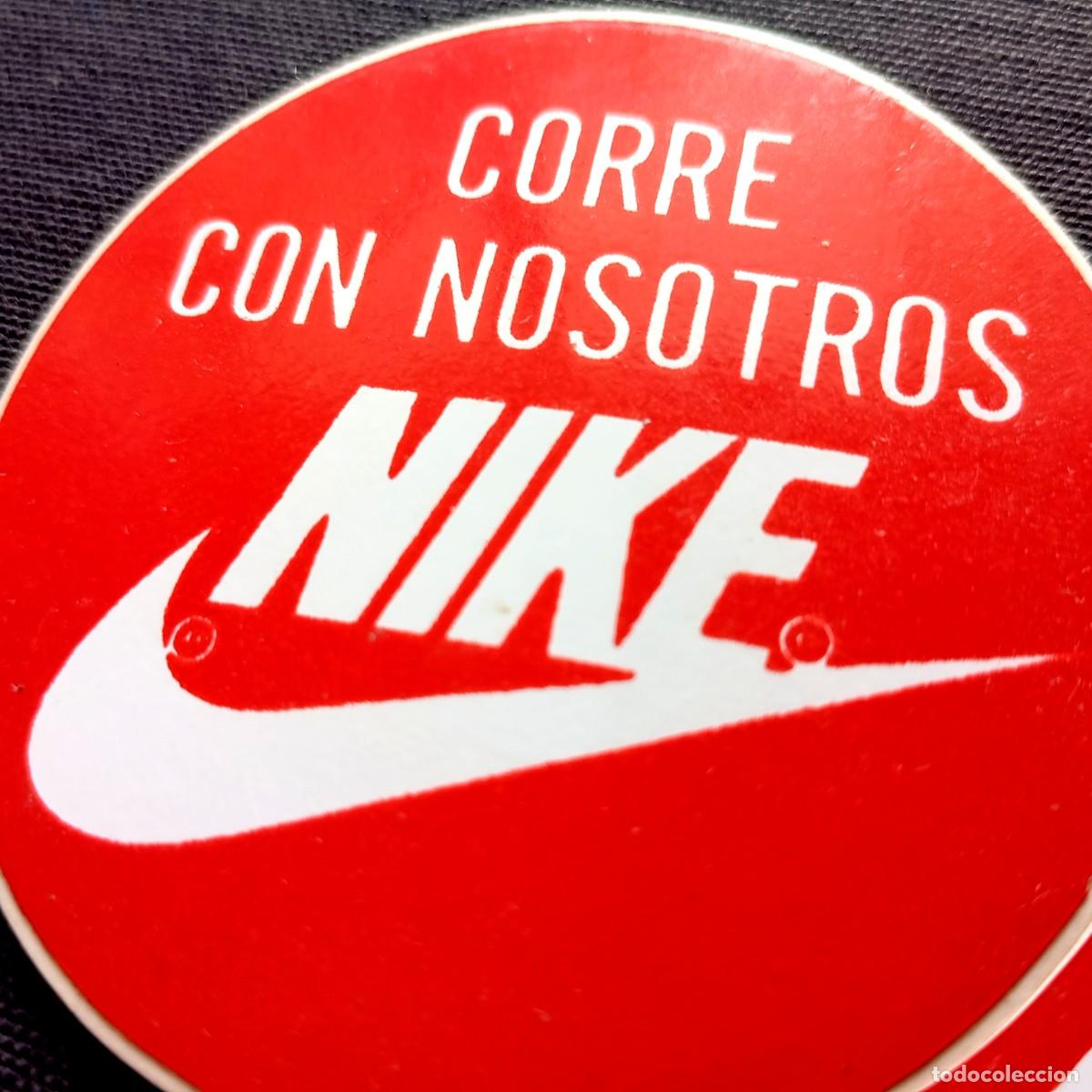 Pegatinas de colecci&oacute;n: ⚜️ &Ntilde;09X00C. Adhesivo vintage Nike. Corre con nosotros. 59 mm